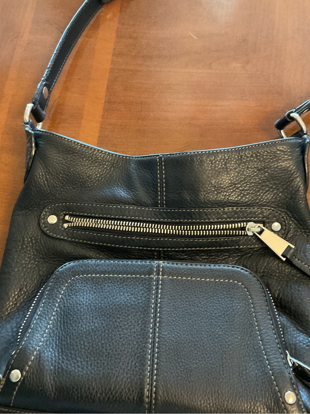 Classic Black Leather Shoulder Bag - Sleek Everyday Style